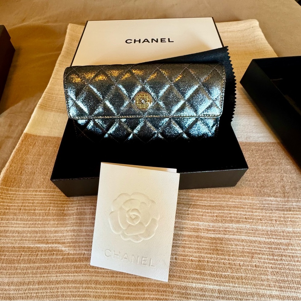CHANEL Silver Quilted Wallet - Picture 10 of 15